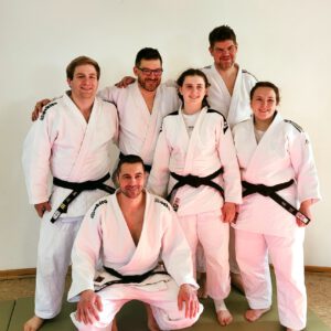 Read more about the article Sechs Judoka der TG Neuss bestehen ihre Schwarzgurtprüfung
