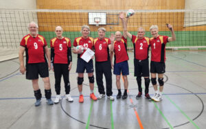 Mehr über den Artikel erfahren Ü69 Volleyballer fahren zur Deutschen Meisterschaft