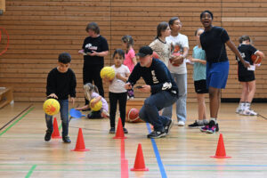 Mehr über den Artikel erfahren Basketballerinnen in Aktion am vergangenen Wochenende