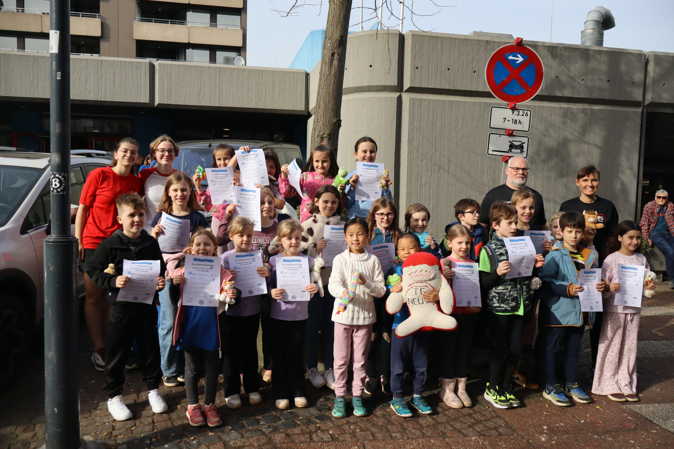 Du betrachtest gerade Viele strahlende Gesichter beim Kinderschwimmfest in Neuss