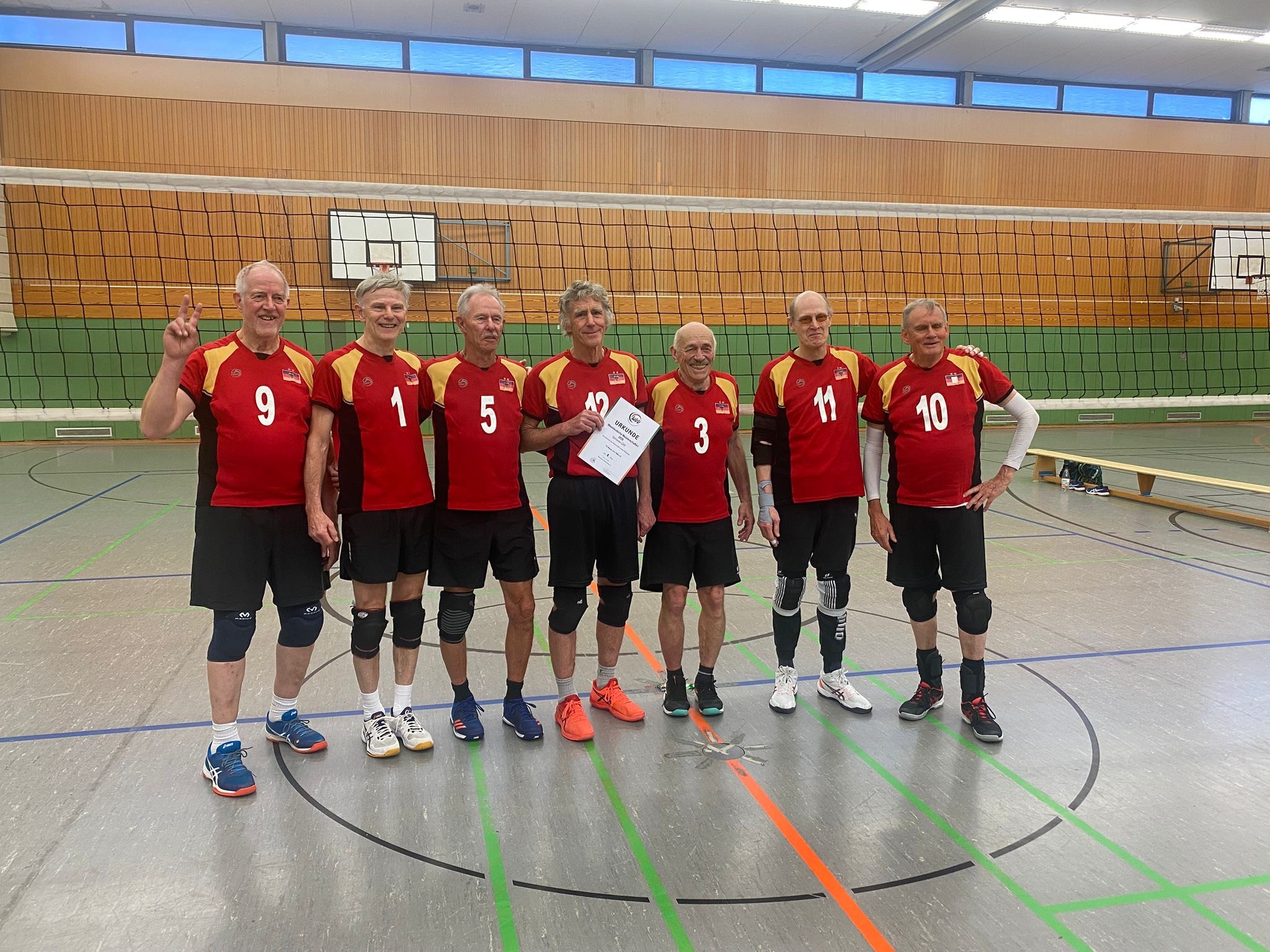 Du betrachtest gerade Ü 69 Volleyballer für DM qualifiziert 2.Platz in NRW