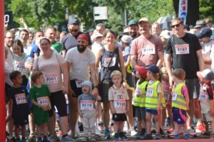 Mehr über den Artikel erfahren Hier sehen Sie alle Zieleinläufe beim Sommernachtslauf im Video